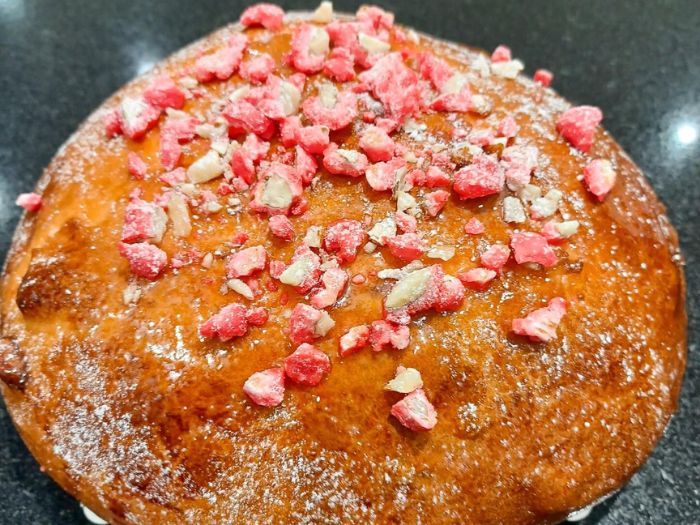 la brioche au pralines roses de la boulangerie patisserie de Dieulefit le coin gourmand