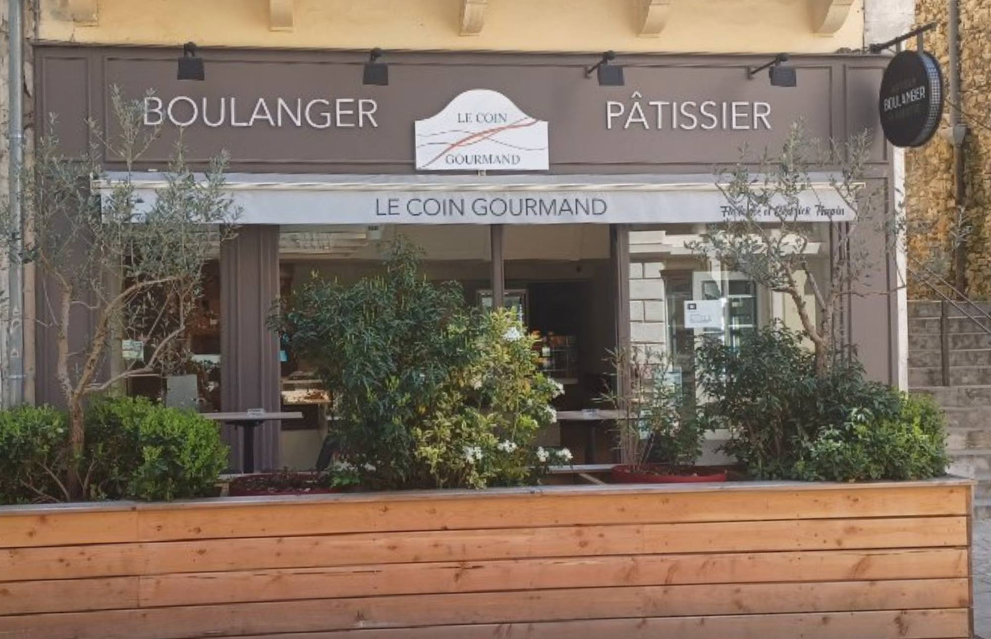 Devanture du coin gourmand à Dieulefit, boulangerie patisserie traiteur proche Montélimar