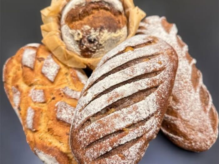 Pain épautre complet et variés de la boulangerie patisserie le coin gourmand à dieulefit